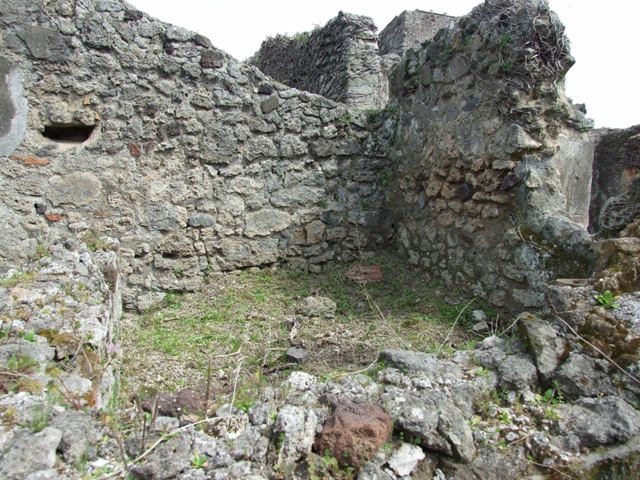 VI.16.27 Pompeii.  March 2009.  Room 5, Looking west.