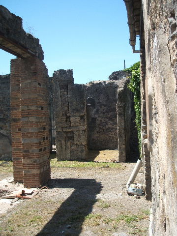 VI.16.27 Pompeii. March 2009. Doorway to Room 17, Cubiculum.