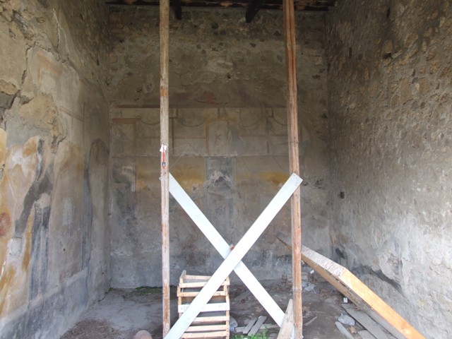 VI.16.27 Pompeii.  March 2009.  Room 19,  North wall.

