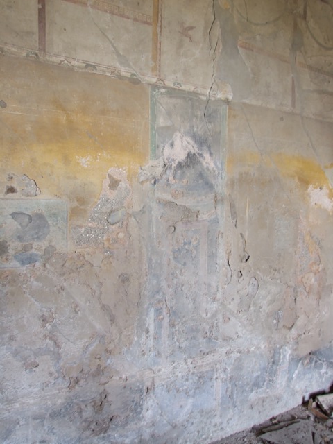 VI.16.27 Pompeii.  March 2009.  Room 20,  West wall, with window.