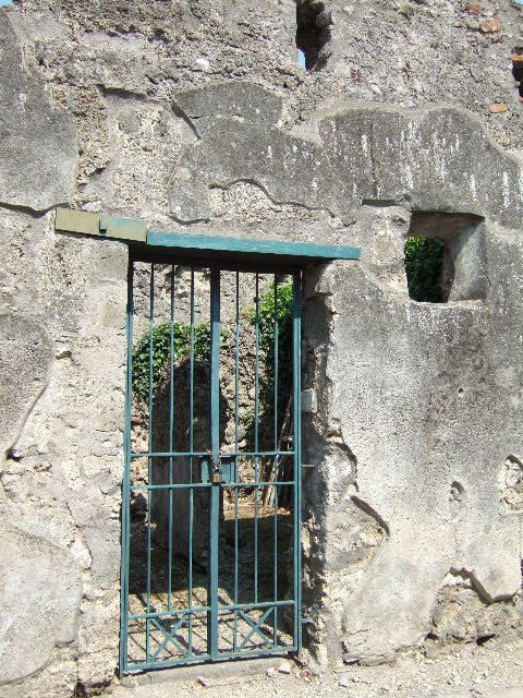 VI.16.27 Pompeii.  March 2009. Stairs to upper floor, next to Room 1. 