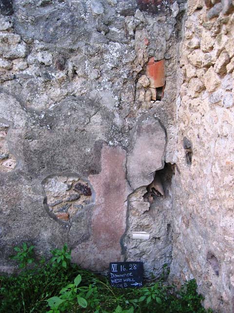 VI.16.28 Pompeii. March 2009. Room 3, east wall of atrium, with niche, and doorways to rooms 4 and 6.