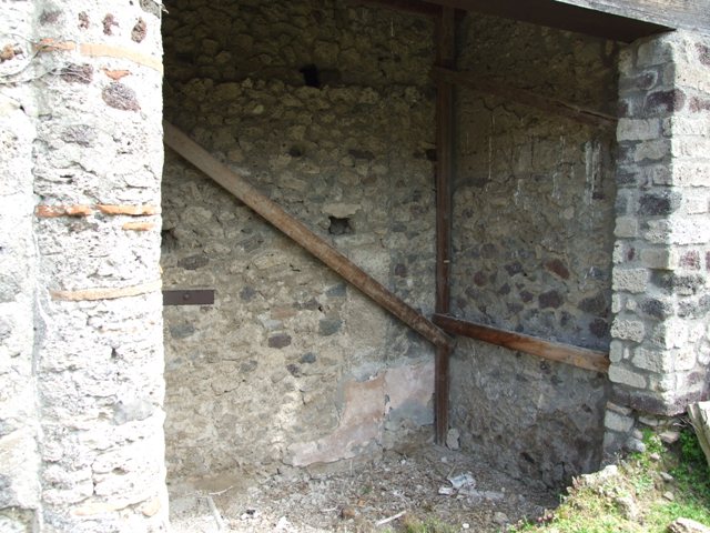 VI.16.29 Pompeii. March 2009. Doorway to room 8, according to Jashemski, this area was paved as a pool, see below.
