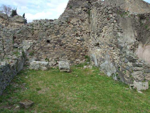 VI.16.29 Pompeii. March 2009. Room 7, Remains of hearth against east wall.