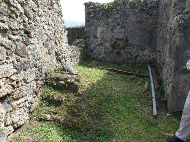 VI.16.32 Pompeii. March 2009. Room 4, South wall.