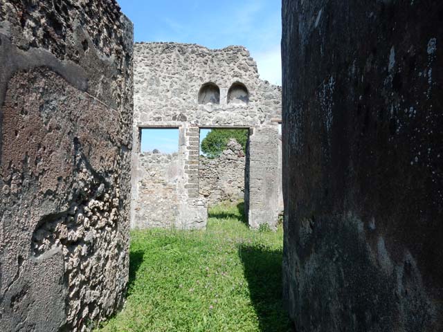 VI.16.32 Pompeii. March 2009. Doorway to Room 2, Small room or cupboard.