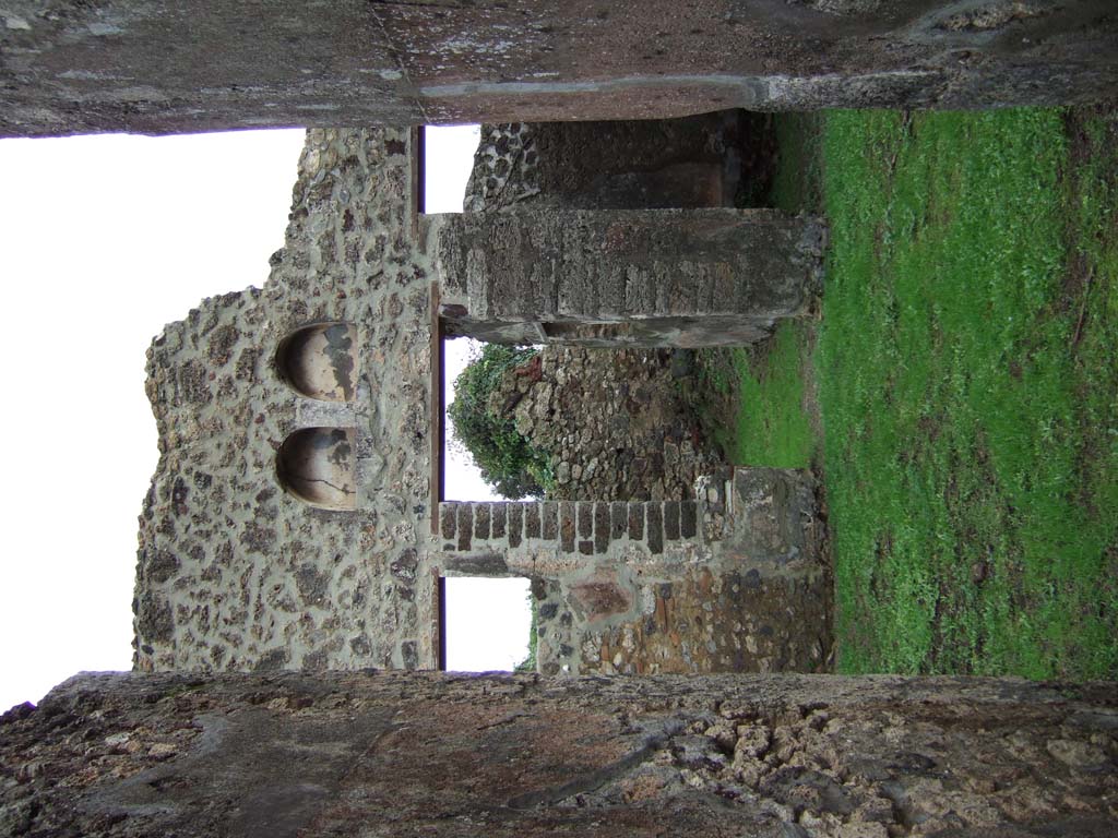 VI.16.32 Pompeii. March 2009. Room 4, North wall .