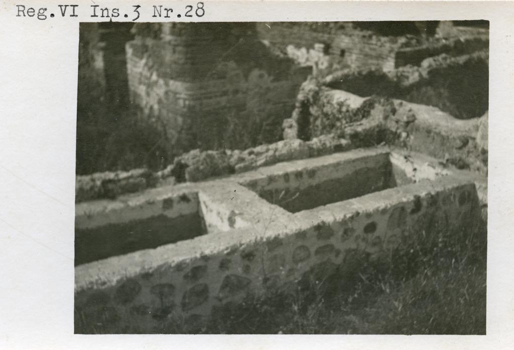 VI.17.10/9 Pompeii but described as VI.3.28 on photo. Pre-1937-39. 
Double tub from north ala numbered 2 by La Vega on plan above. Looking north-east from ala towards VI.17.9 and room 19 with two doorways.
Photo courtesy of American Academy in Rome, Photographic Archive. Warsher collection no. 287

