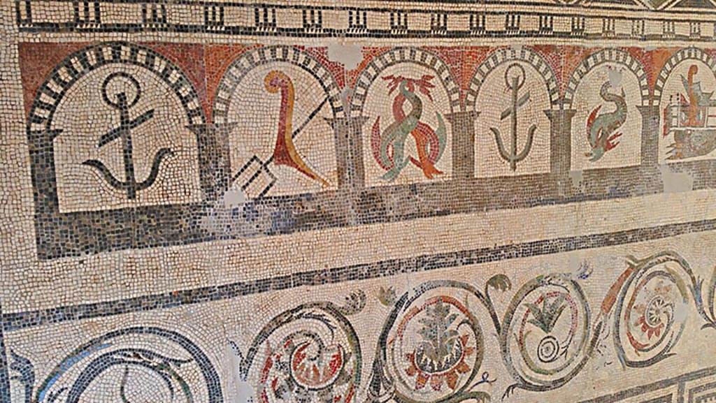 VI 17.10 Pompeii ?. July 2019. 
Detail from mosaic of “doors”, starting with an anchor, trident, dolphins, etc. On display in Naples Archaeological Museum.
Photo courtesy of Giuseppe Ciaramella. 
