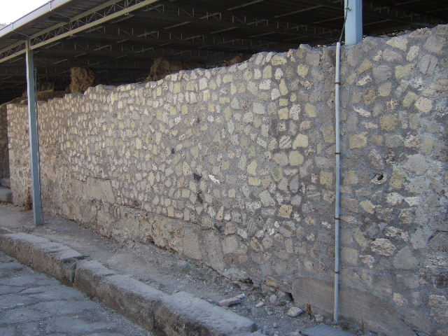 VI.17.c, VI.17.d, VI.17.e behind modern wall 
- (no number assigned)