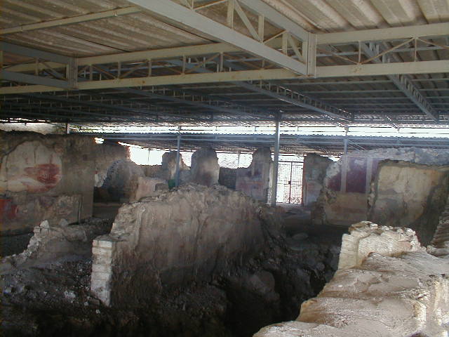 VI.17.41 Pompeii. May 2006. North wall of atrium in north-east corner.
