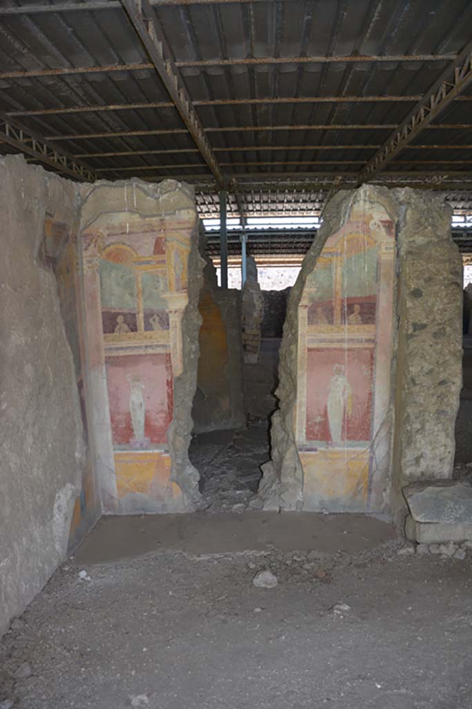 VI.17.41 Pompeii. September 2019. 
Looking towards east wall of small cubiculum on north side of tablinum, on right.
Foto Annette Haug, ERC Grant 681269 DCOR.
