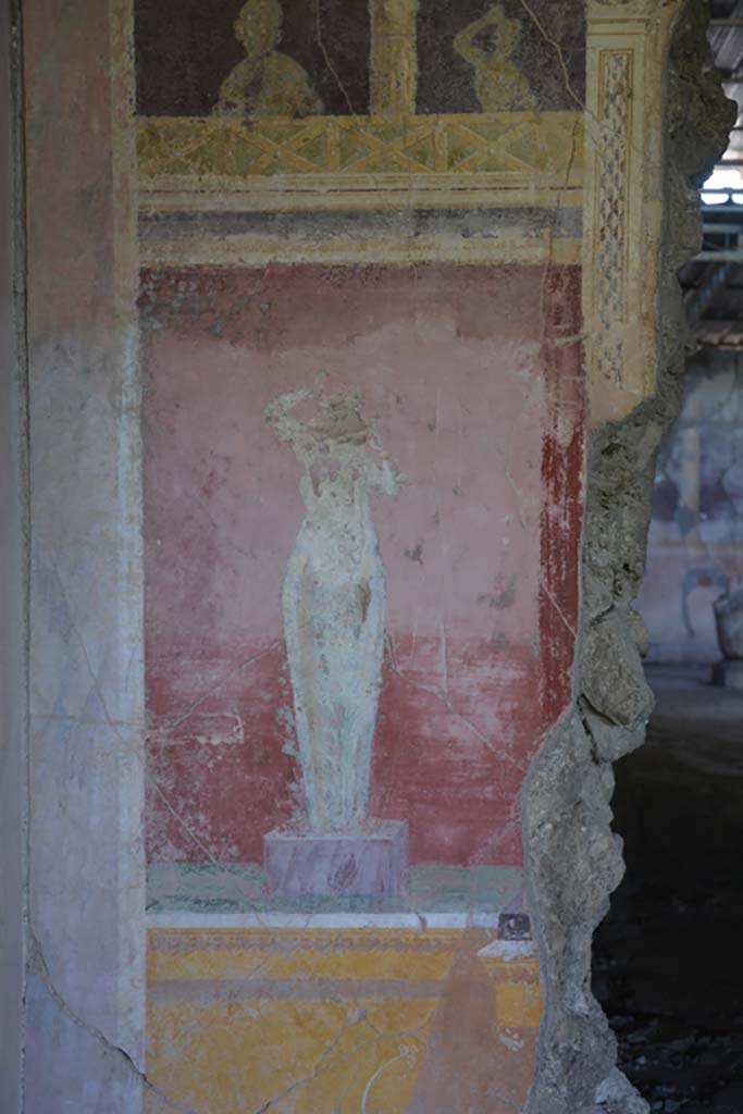 VI.17.41 Pompeii. September 2019. Cubiculum 17, detail from east wall at north end.
Foto Annette Haug, ERC Grant 681269 DCOR.
