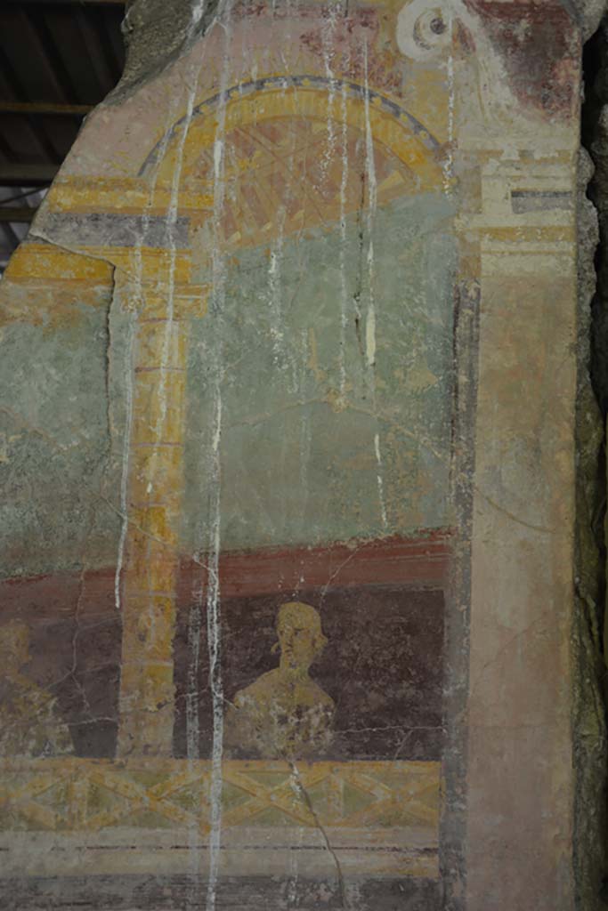 VI.17.41 Pompeii. September 2019. Cubiculum 17, detail from upper east wall at south end.
Foto Annette Haug, ERC Grant 681269 DCOR.
