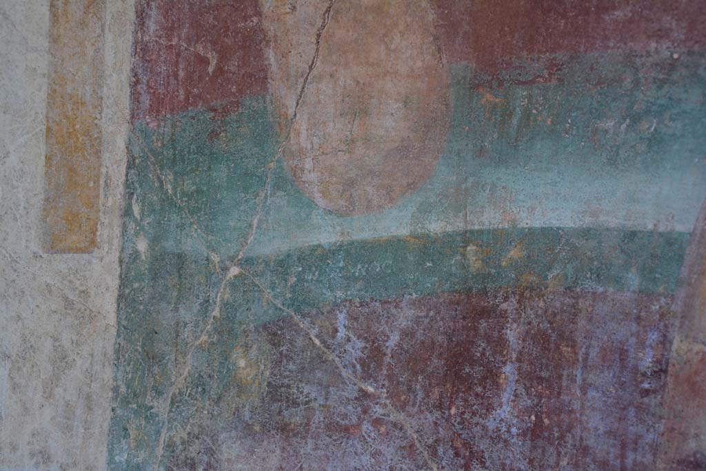VI.17.41 Pompeii. September 2019. Detail from centre of east wall of exedra 18.
Foto Annette Haug, ERC Grant 681269 DCOR.


