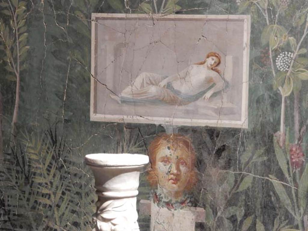 VI.17.42 Pompeii. Oecus 32. Part of Garden fresco from north wall. Inventory number 40690. Photograph courtesy of Stefano Bolognini (Own work) via Wikimedia Commons.