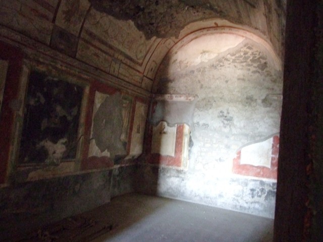 VI.17.42 From House of the Golden Bracelet looking towards rear of House of Fabius Rufus 