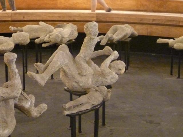 VI.17.42 Pompeii. September 2015. Plaster casts of a group found in a corridor of the lower level. Exhibit from the Summer 2015 exhibition in the amphitheatre.
