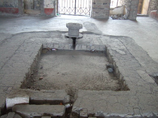 VI.17.42 Pompeii. May 2006. Looking in to triclinium 6, west wall.