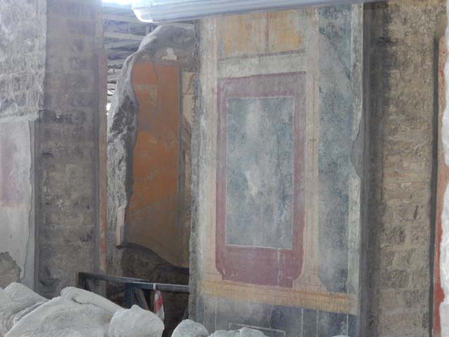 VI.17.42 Pompeii.  May 2006.  Upper level.  Second room on north side of atrium.