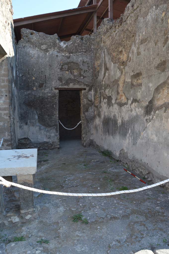 VII.1.42 Pompeii. October 2017. 
Looking towards east wall with doorway from shop into room in VII.1.40.
Foto Taylor Lauritsen, ERC Grant 681269 DCOR.
