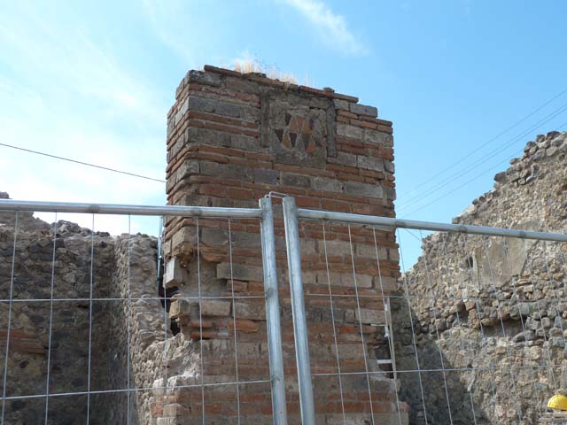 VII.2.1 Pompeii. December 2010. Looking south from VII.2.2. across remains of wall.