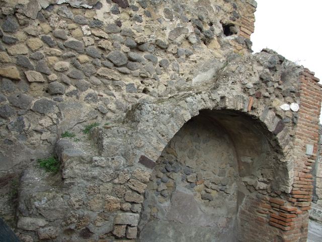 VII.2.7 Pompeii.  Shop.  December 2007.  Stone staircase on north wall.