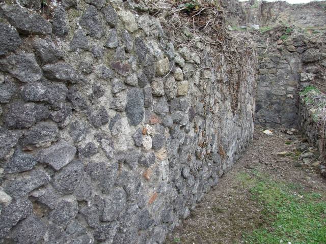 VII.2.9 Pompeii.  Small shop.   December 2007.  South wall with room leading to latrine under the stairs of VII.2.8.