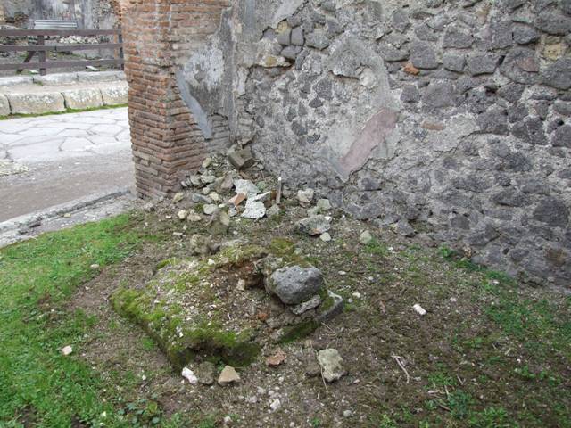 VII.2.12 Pompeii. December 2007. Niche in west wall. According to Boyce, this arched niche had walls coated with white stucco and decorated with broad red bands. Fiorelli called it la nicchia de’ Penati.
See Boyce G. K., 1937. Corpus of the Lararia of Pompeii. Rome: MAAR 14. (p.61, 248) 
See Pappalardo, U., 2001. La Descrizione di Pompei per Giuseppe Fiorelli (1875). Napoli: Massa Editore. (p.81)
