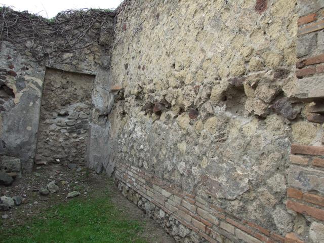 VII.2.13 Pompeii. December 2007. Exterior wall of pillar between VII.2.12 and VII.2.13 on Via Stabiana.