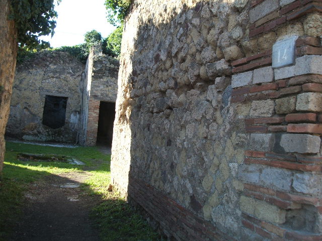 VII.2.14 Pompeii. December 2004. Tablinum, looking west.