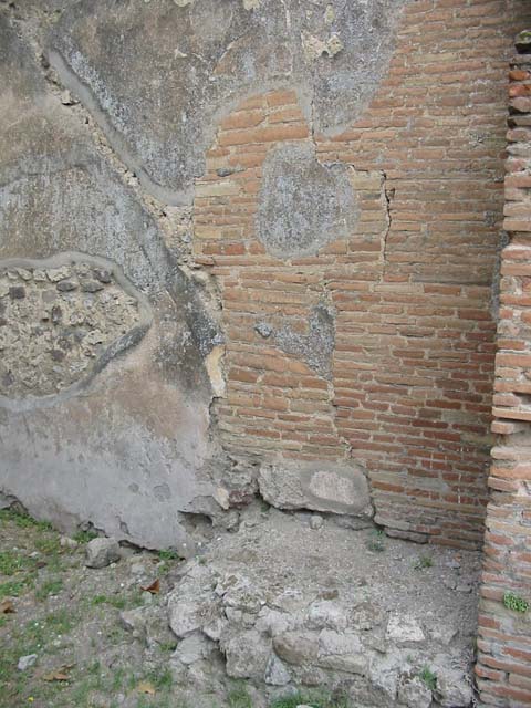 VII.2.15 Pompeii. December 2004. Looking west from entrance.