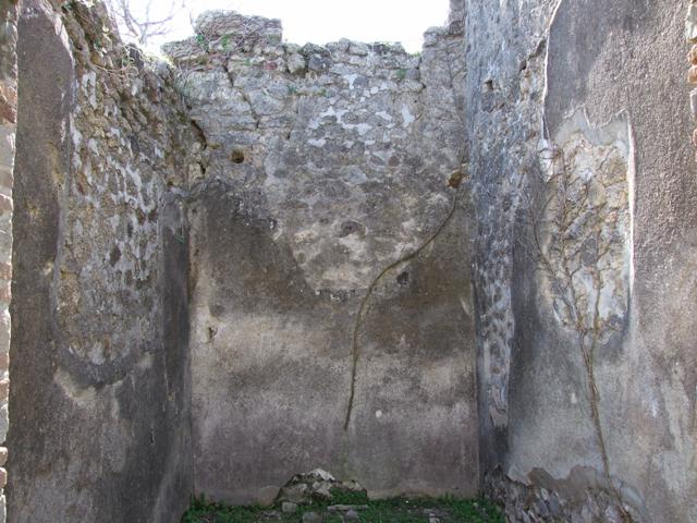 VII.2.16 Pompeii. March 2009. Room 17. Exedra. West wall and with entrance pilaster with remains of decorated stucco.