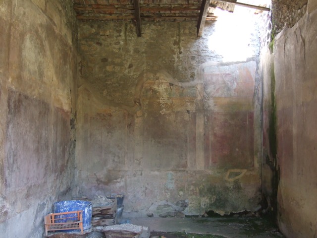 VII.2.16 Pompeii. March 2009. Room 20, east wall of triclinium.