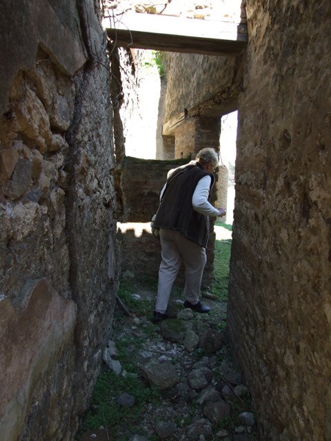 VII.2.18 Pompeii.  March 2009.  Room 18. Cubiculum. South wall.

