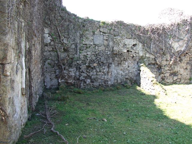 VII.2.20 Pompeii. March 2009. Doorway to Room 18. Cubiculum.