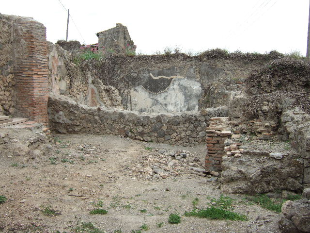 VII.2.27 Pompeii. December 2006. North side, podium