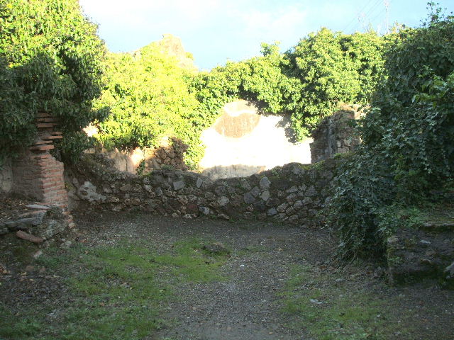 VII.2.27 Pompeii. May 2010. South side of entrance doorway.