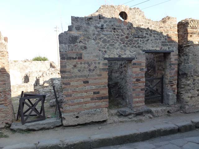 VII.2.28 Pompeii. May 2010. Remains of masonry bed.