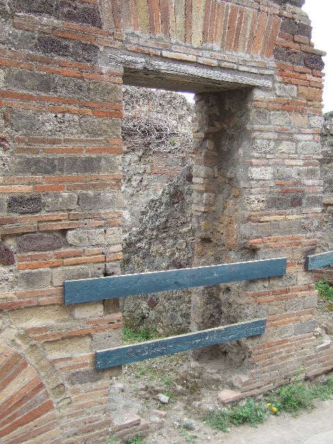 VII.2.30 Pompeii. December 2004. Entrance.