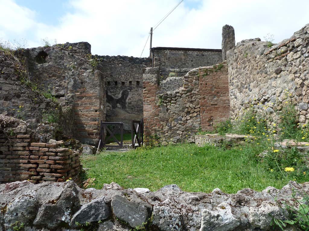 VII.2.35 Pompeii. May 2010. Looking over the west wall of the garden area, into rear of VII.2.27.