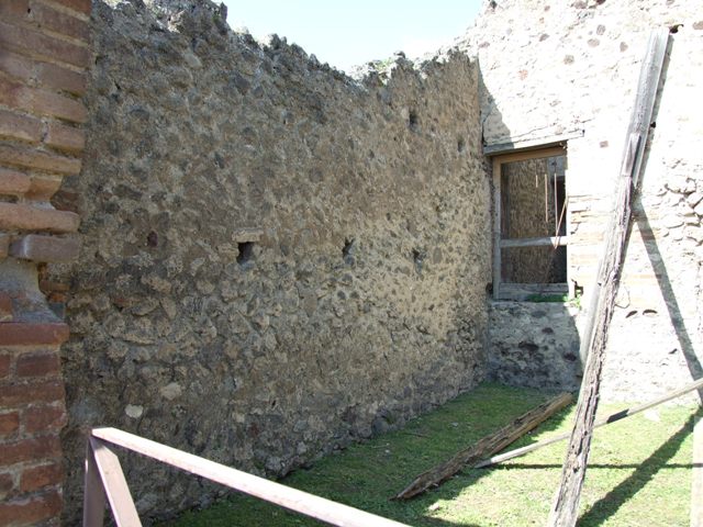 VII.2.42 Pompeii. March 2009.  Door in north west corner.