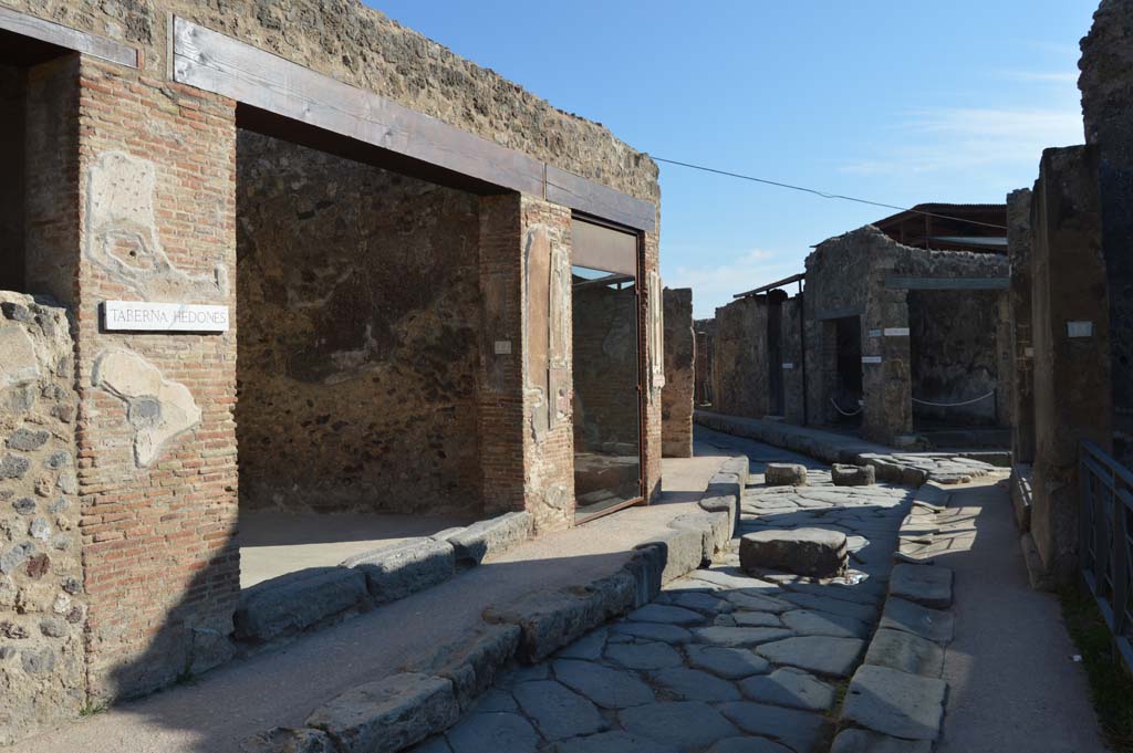 VII.2.44, in centre, and VII.2.45 Pompeii. October 2017. Looking towards entrance doorways.
Foto Taylor Lauritsen, ERC Grant 681269 DÉCOR.

