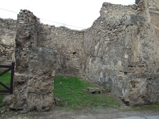 VII.2.50 Pompeii.  Shop.  December 2007.  West wall.