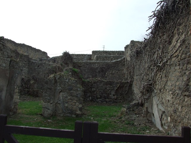 VII.3.22 Pompeii. December 2006. Looking west to corridor to rear rooms and link to VII.3.23.