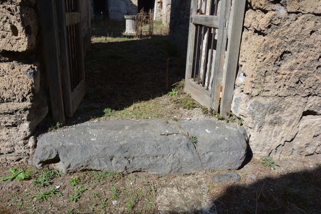 VII.3.29 Pompeii. October 2019. Entrance doorway threshold, looking north.
Foto Annette Haug, ERC Grant 681269 DCOR.
