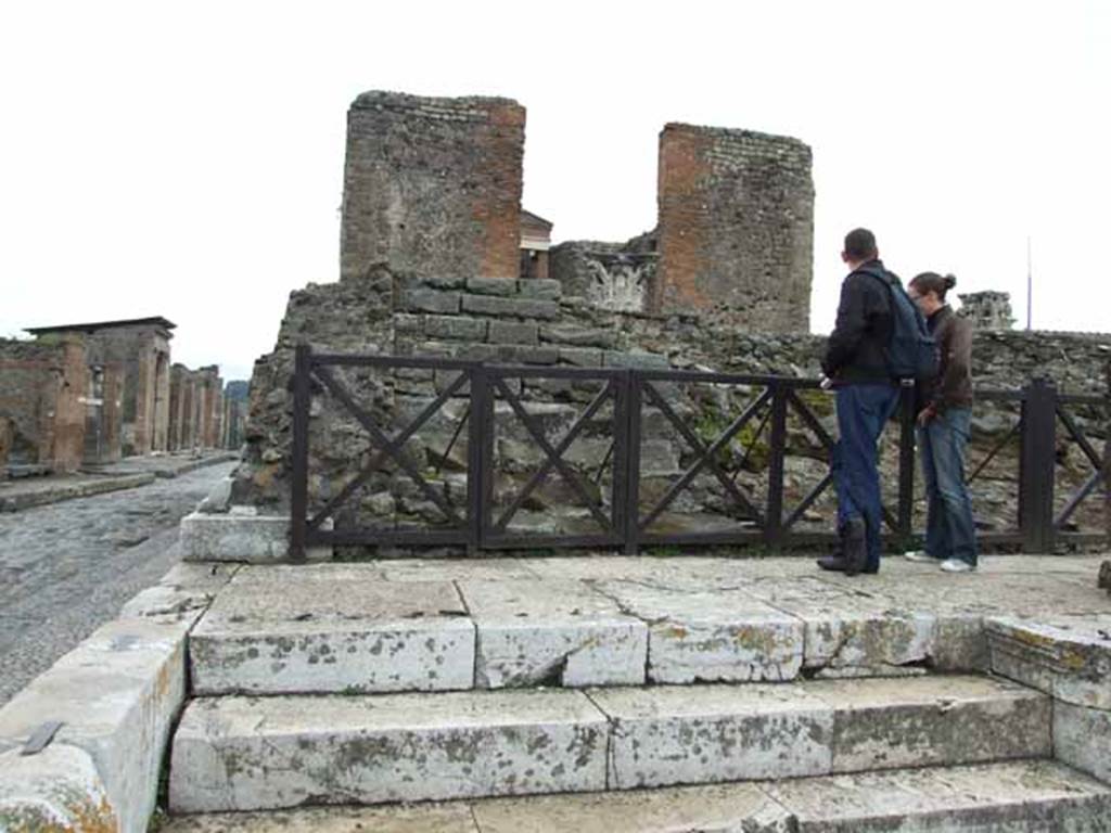 VII.4.1 Pompeii. May 2010. Looking east onto podium. At the top of the steps would have been an iron fence on the left and a gate on the right. 