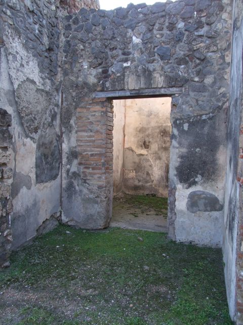 VII.4.31 Pompeii.  March 2009. Room 29. Apsidal Exedra. East wall.