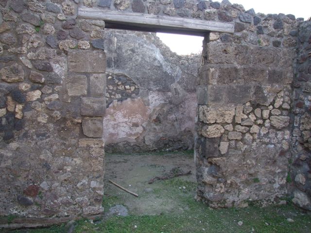 VII.4.31 Pompeii. March 2009. Room 33. Detail of painted decoration. South end of Upper West wall.