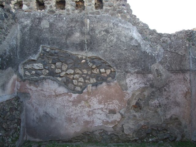 VII.4.31 Pompeii. March 2009. Room 33. South wall.